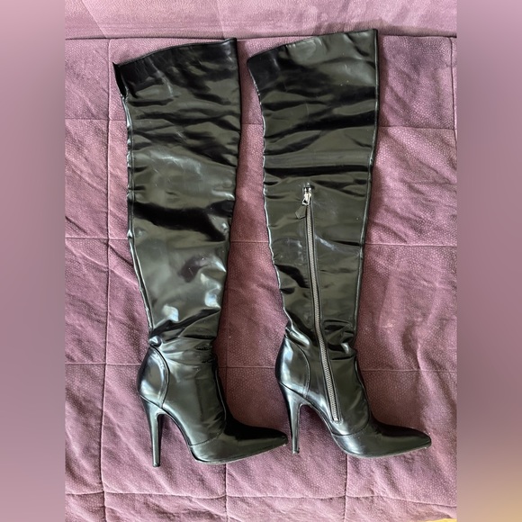 Burberry authentic over the knee black patent leather boots. Size 37.5 - Picture 1 of 10